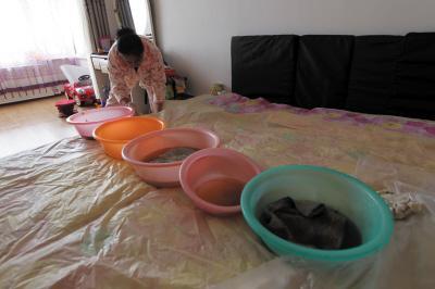 肃州楼上漏水，住户失联，小区没物管，业主维权难！律师来支招……